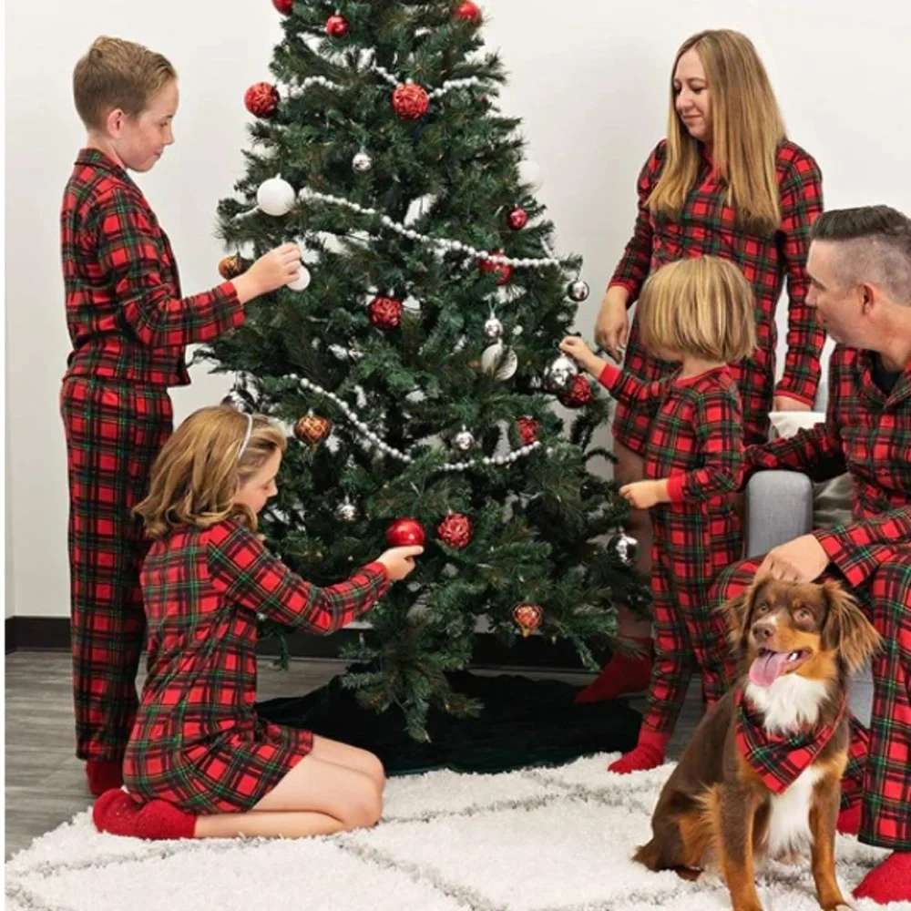 Mad Dog Boys two piece Christmas pajamas with socks, NWT, Size S (6)
